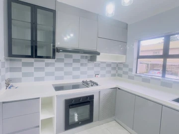 2 Bedroom Flat & Apartment