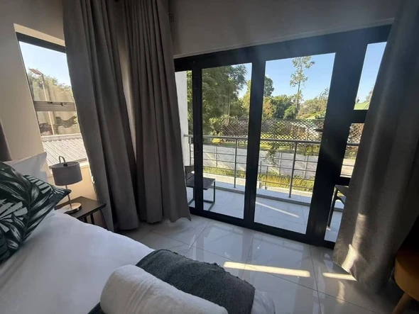 4 Bedroom Flat & Apartment