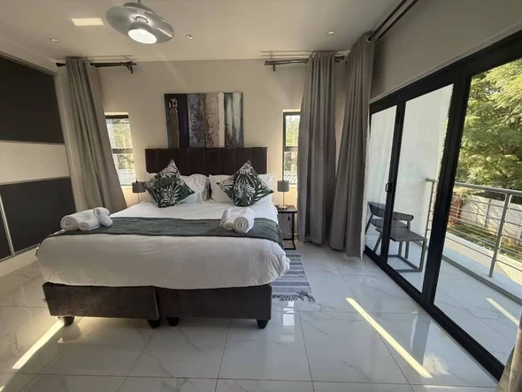 4 Bedroom Flat & Apartment