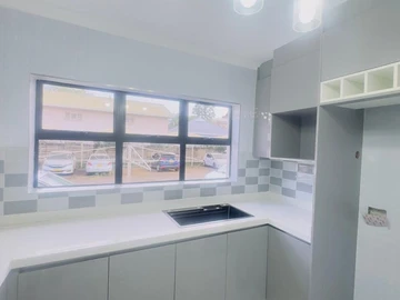 2 Bedroom Flat & Apartment