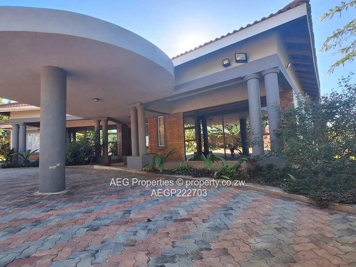 Luxurious 5-Bedroom House for Rent in Clipsham, Masvingo!