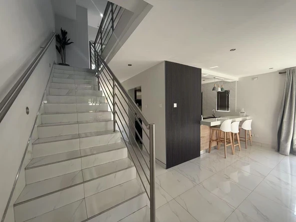 4 Bedroom Flat & Apartment