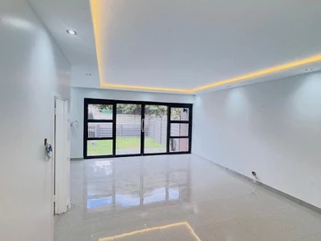 2 Bedroom Flat & Apartment